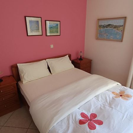 Thalia Apartment In Kalamata, 15' Walk From The City Center And The Beach Eksteriør billede
