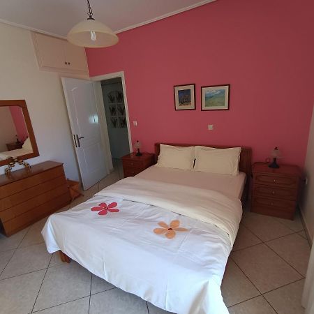Thalia Apartment In Kalamata, 15' Walk From The City Center And The Beach Eksteriør billede