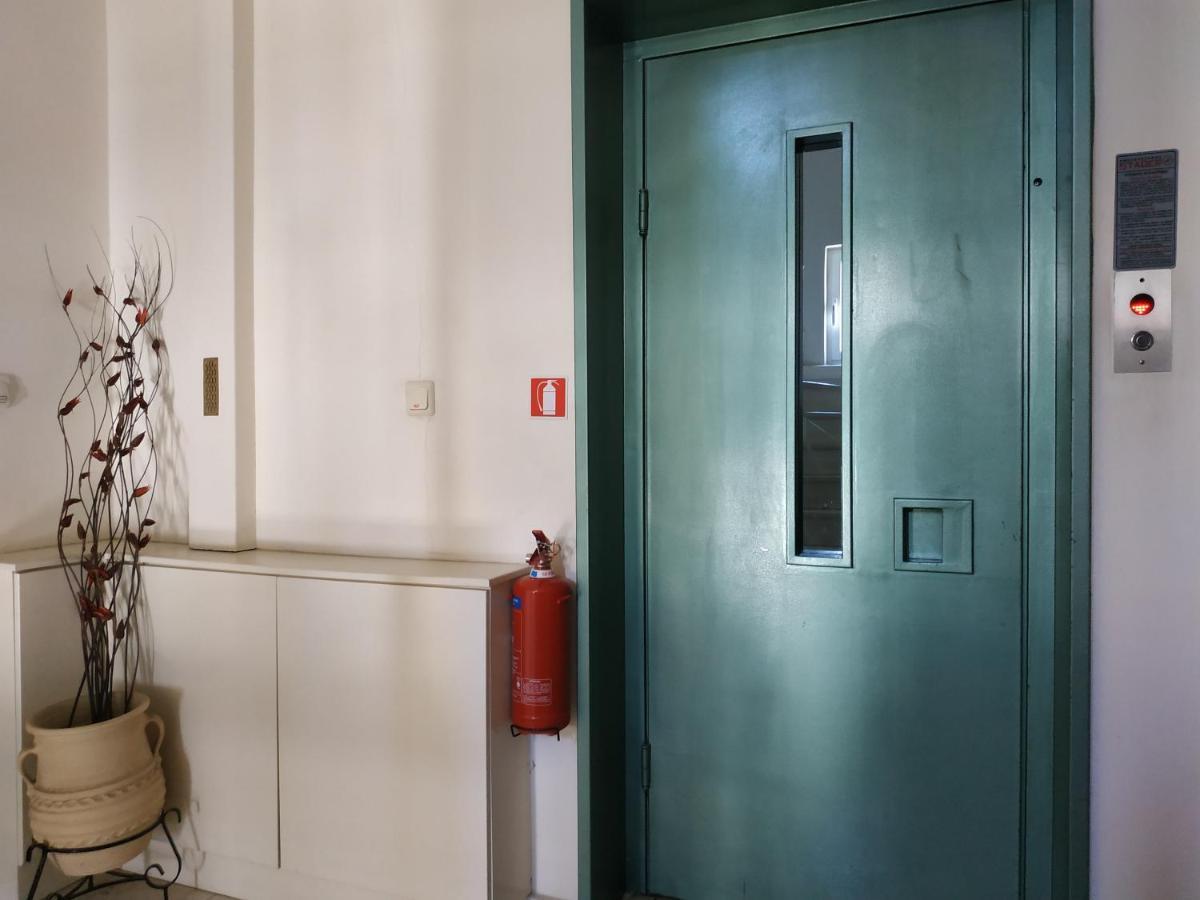 Thalia Apartment In Kalamata, 15' Walk From The City Center And The Beach Eksteriør billede