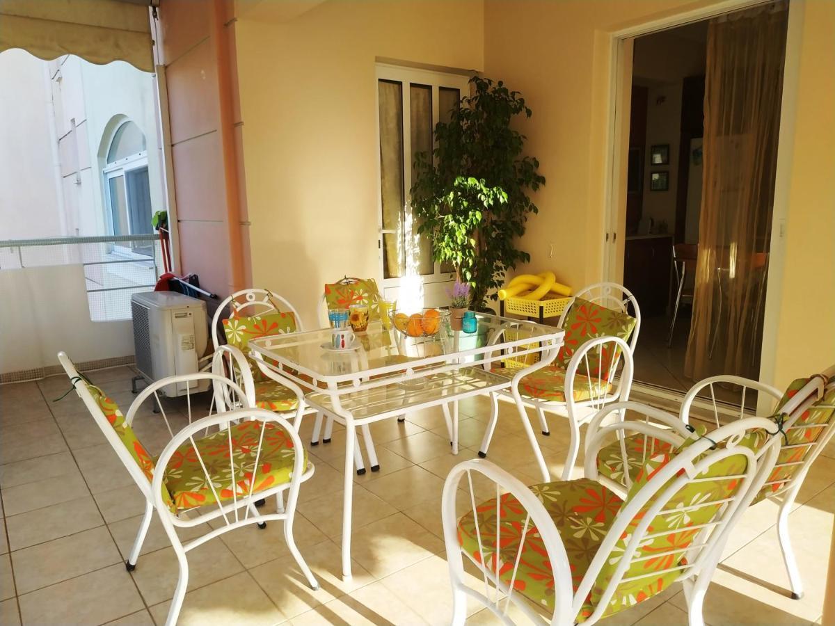 Thalia Apartment In Kalamata, 15' Walk From The City Center And The Beach Eksteriør billede