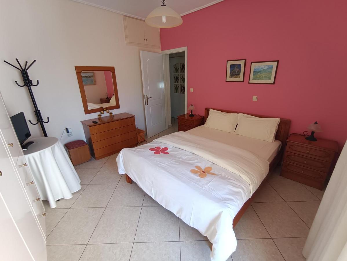 Thalia Apartment In Kalamata, 15' Walk From The City Center And The Beach Eksteriør billede