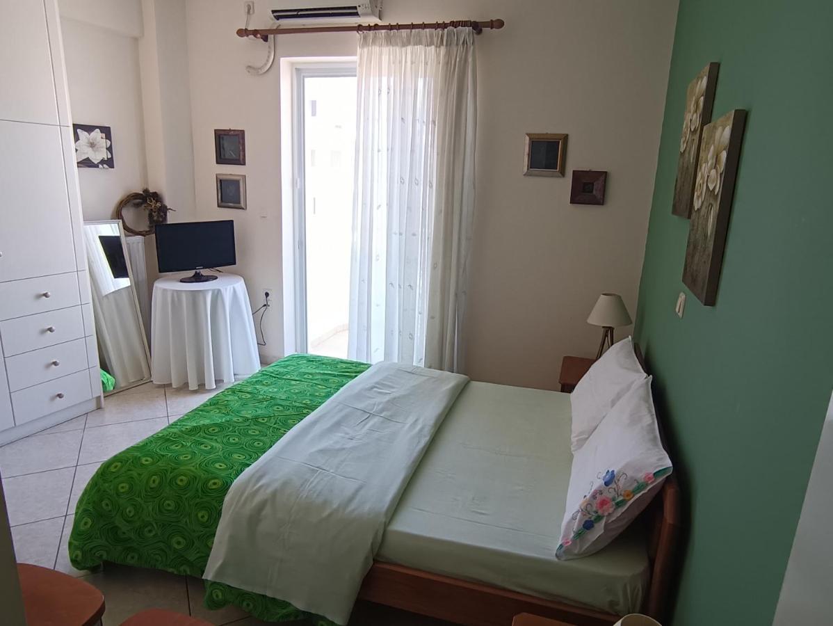 Thalia Apartment In Kalamata, 15' Walk From The City Center And The Beach Eksteriør billede