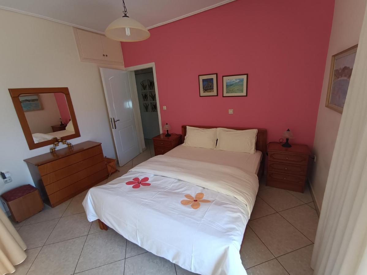 Thalia Apartment In Kalamata, 15' Walk From The City Center And The Beach Eksteriør billede